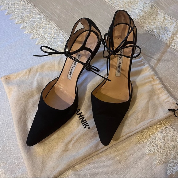 Manolo Blahnik Authentic Black Velvet Heels, Ankle Ties | Size 39.5 US size 9.5 - Picture 2 of 16